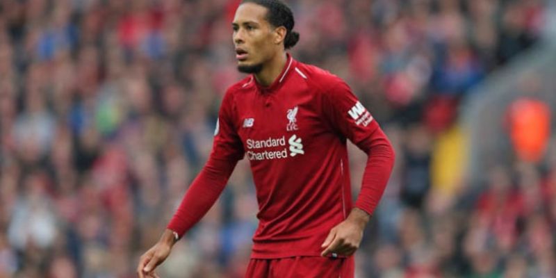 Van Dijk: Một huyền thoại sống của bóng đá hiện đại